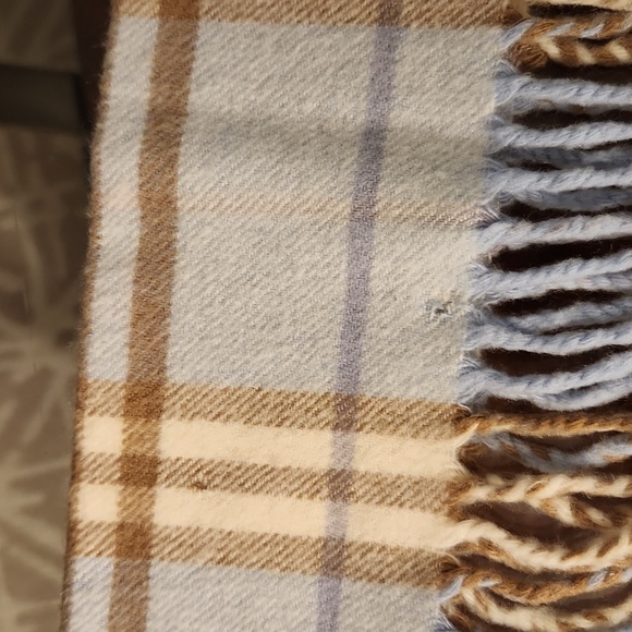 BURBERRY SCARF - Picture 4 of 5